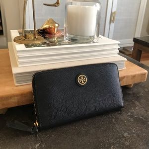 Tory Burch black wallet - BRAND NEW.